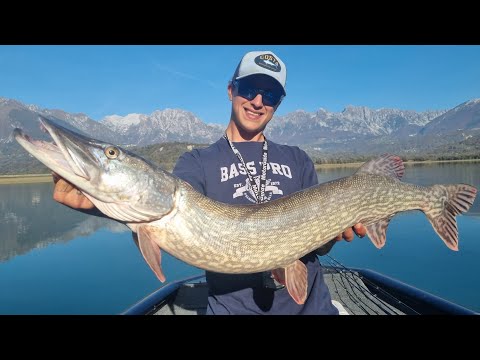 La pesca del Luccio nel lago di Santa Croce by Yuri Grisendi