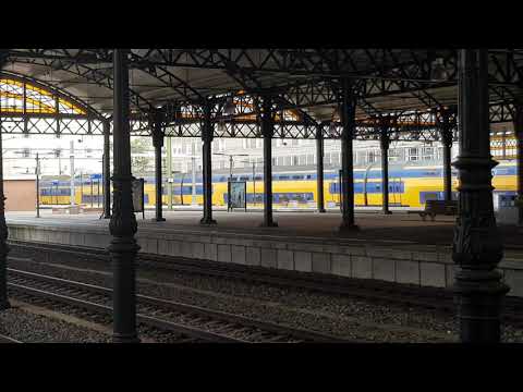 Station Holland Spoor. trein vertrekt #1
