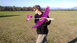 preview picture of video 'Fling Glider Preparation Kraaifontein Sports fields 5 June 2010'