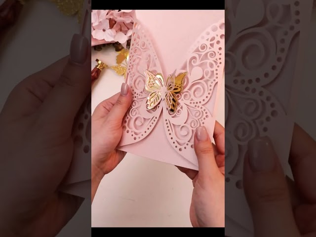 Vídeo relacionado con 50pcs Tarjetas de Mesa para Bodas, Marcadores de Asientos, Tarjetas de Nombre Personalizadas para Comunión, Bautizo, Cumpleaños, Confirmación, Graduación, Fiesta, Recuerdos 9x10cm (Estilo Hoja Verde)
