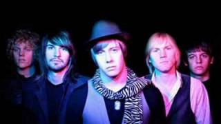 Vogue In The Movement - Head Over Heels (Lyrics)