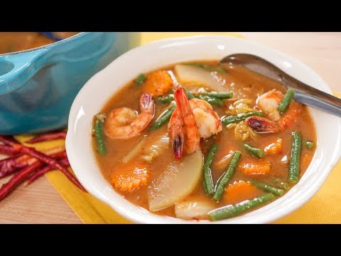 Sour Curry w/ Mixed Vegetables (Gaeng Som) Recipe แกงส้มกุ้งผักรวม | Thai Recipes