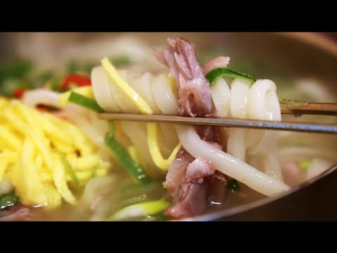 [Inside the Kitchen] How to Make Korean Style Pork-Bone Kalguksu(Chopped noodle soup)