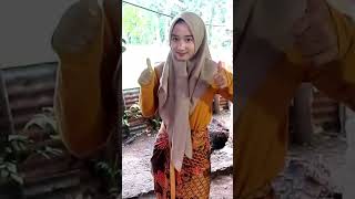 Download lagu wanita cantik pakai sarung#cute girl mp3