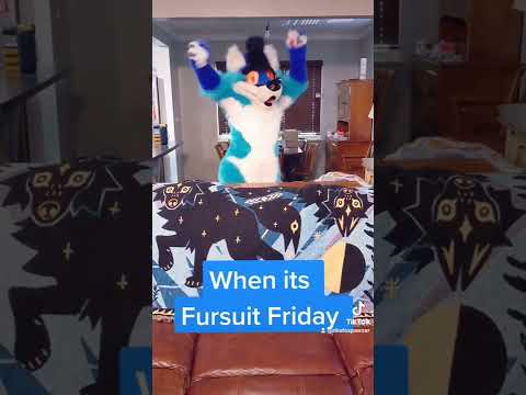 happy #FursuitFriday !! #furry #rikafox