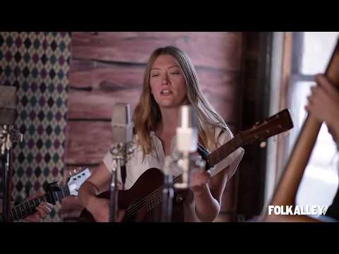 Folk Alley Sessions: Lula Wiles - "Hometown"