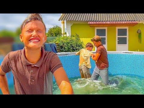 Albert ARUNCAT în PISCINĂ Îmbrăcat😂