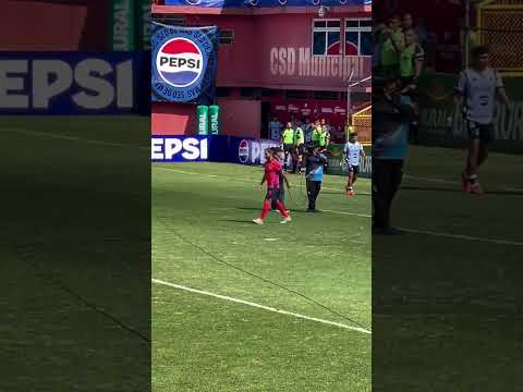 Así reciben a José “Caballo” Morales en el Trébol.