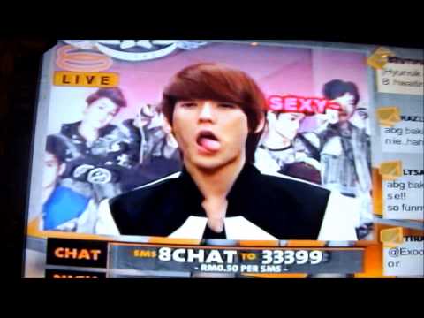121216 Minhyuk's Sexy pose on 8tv Nite Live Interview ^^ Cute or SEXY XD