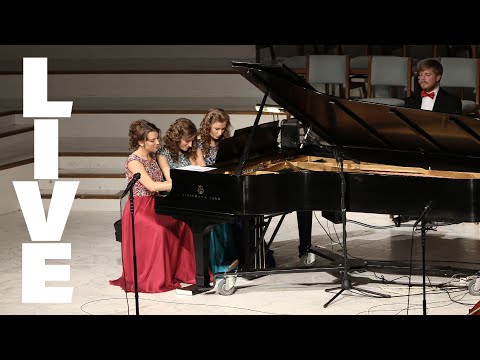 1 piano 6 hands - Carol of the Bells/God Rest Ye Merry Gentlemen - by Matt Riley | Foto Sisters