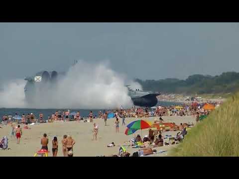 Filma la spiaggia e vede attraccare qualcosa di straordinario!!