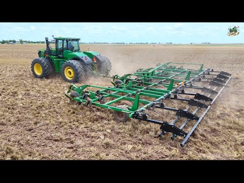 John Deere 9470R Tractor pulling a Deere 2410 Chisel Plow