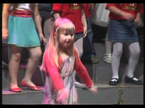 NINA STANOESKA - SITE NA PLIVANJE.mpg JABOLCINJA 2012