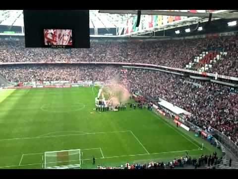 Ajax - FC Twente (15 mei, 2011) - Sfeer beelden 3