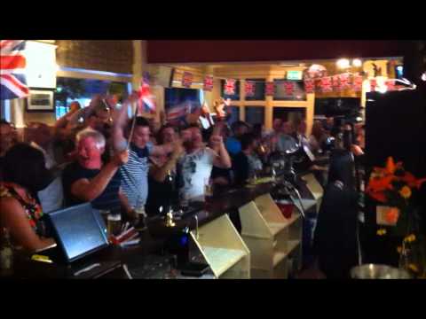 Luke Campbell wins Olympic Gold: Crowd reaction at Hull Cheese pub