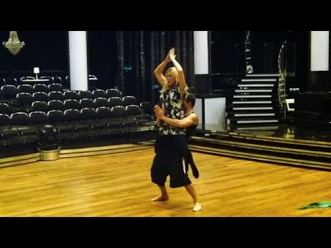 Jessica Andersson och Kristjan Lootus dansar bollywood. - Let’s Dance (TV4)