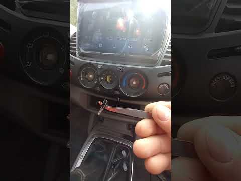 L 200 mitsubishi замена ламп подсветки печки .