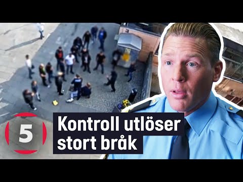 Stort aggressivt gäng bråkar med polisen | Fångat på polisens kamera | Kanal 5 Sverige