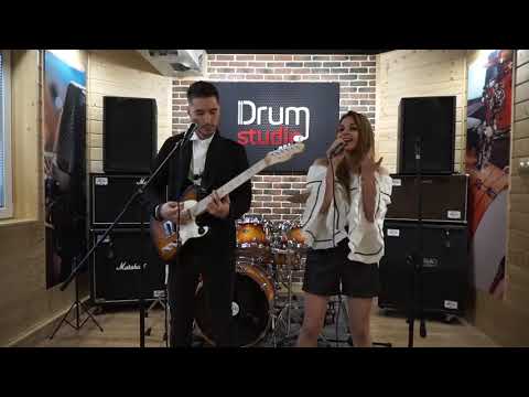 Amy Winehouse Valerie -  Guitar & Vocals Cover Duo Music Express