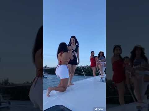 TIK TOK / LELE PONS, KIMBERLY LOAIZA Y NICOLE GARCÍA