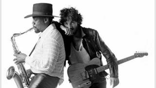 Bruce Springsteen- Tenth Avenue Freeze-Out w/ Lyrics