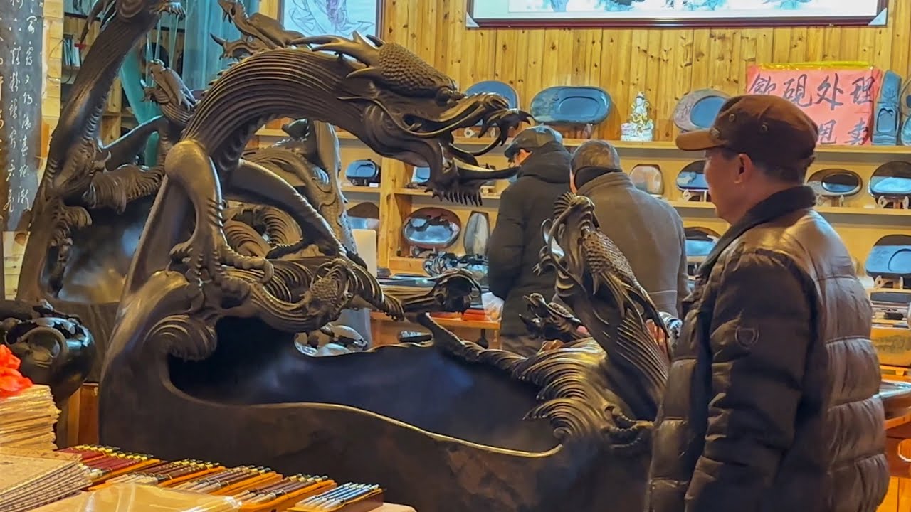 Immersive street-level walking tour through Huangshan Tunxi, China, showcasing authentic urban landscapes, local architecture, and the vibrant atmosphere of the city's neighborhoods