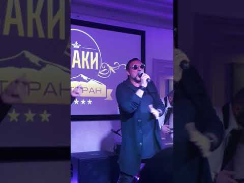 Григорий Есаян и супруга Анастасия Есаян.