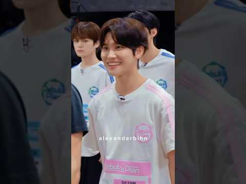 When muscles distract you…#shownu #monstax #kpop #shorts