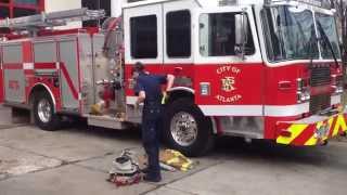 preview picture of video 'ATLANTA FIRE AND RESCUE ENGINE 15 & TRUCK 15 RESPONDING FROM STATION 15 ON 10TH ST. IN ATLANTA, GA.'