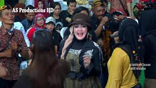 Download lagu Mega Mustika - Bukan yang pertama - show di kuningan mp3