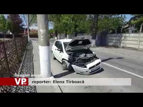 Cu mașina-n stâlp