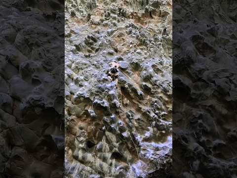 Little whip on Screamming Insanity (26/ 5.12c) @ Mount Coolum #rockclimbing #climbing #bouldering