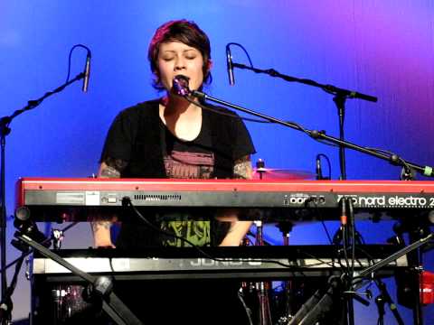 6/16 Tegan & Sara - Like O, Like H @ The Showbox, Seattle WA 7/03/09