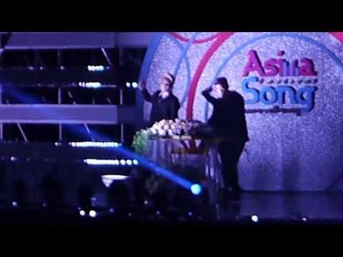 131009 Asia Song Festival - Dynamic Duo - MC KRIS focus (2/2)