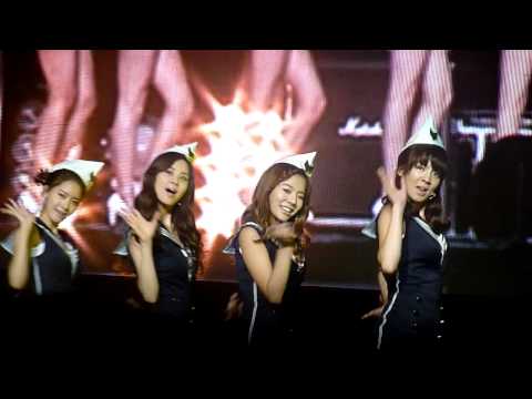 [SMTOWN 2010 - LA] SNSD 소녀시대 - GENIE [100904]