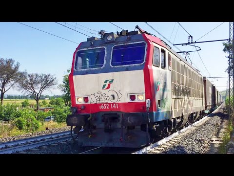 Locomotiva Trenitalia E.652 Tigre Mercitalia Rail transito veloce con vagoni merci