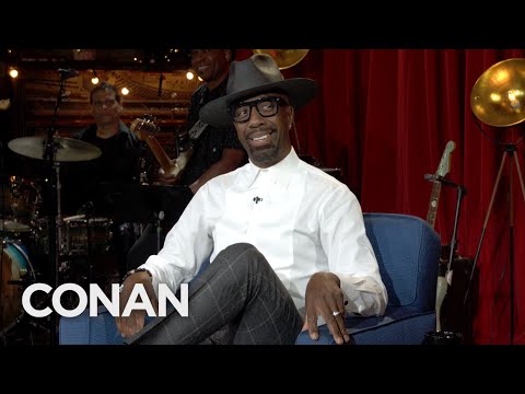 JB Smoove Hasn’t Read A Menu In 25 Years | CONAN on TBS