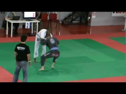 Andrea Fogà vince primo match Torino Jiu Jitsu Challenge 2012 contro un atleta francese