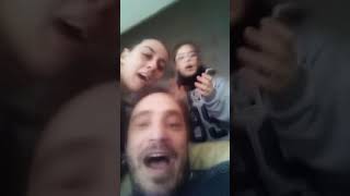 Mi familia te desea felices navidades.