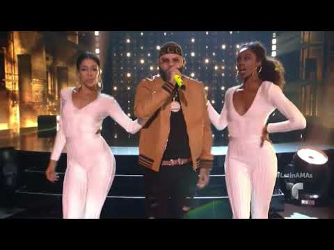 Prince Royce ft Farruko - "Ganas locas" | Latín American Music Awards 2017