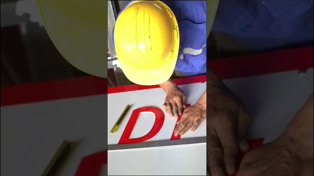 Proses pembuatan rambu - rambu lalu lintas oleh Citra Sandhya