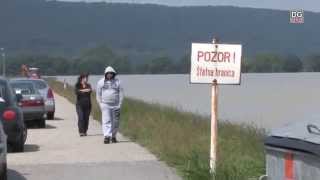 preview picture of video 'Hochwasser in Österreich - Dammsicherung in Berg / Staatsgrenze'