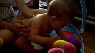 Me encanta jugar en mi mantita