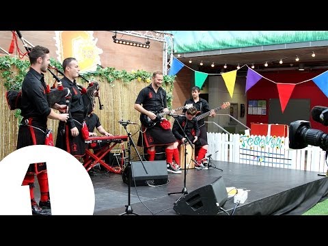 Red Hot Chilli Pipers cover Don't Stop Believin' (Journey) at G in the Park