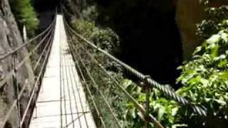 preview picture of video 'Puente colgante de los Cahorros de Monachil'
