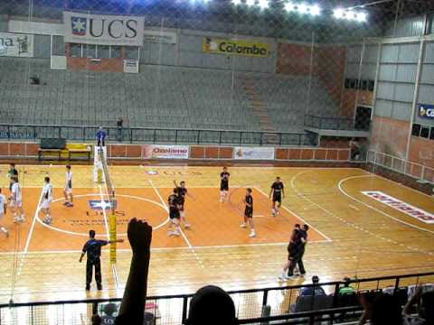 Bruno bloqueando Pedro