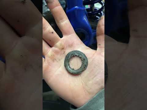 Let’s install this Hot Rods output shaft rebuild kit on the Yz125 ! 🙏🔥 We will be patient and wait