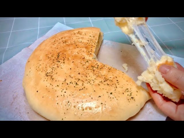 Bánh Mì Khoai Tây: Phiên bản Phô Mai Kéo Sợi ngon làm say lòng