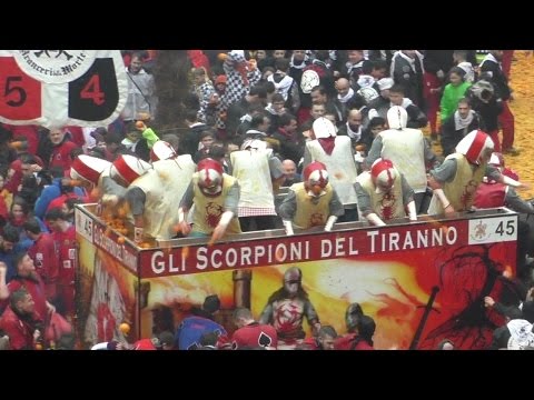 Battaglia arance Gli Scorpioni del Tiranno carro da getto - Carnevale Ivrea 2016