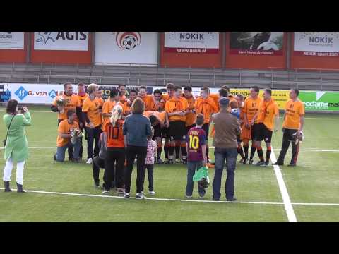 4 mei 2013 VV De Meern B1 - Kon. HFC B1 com 2-1  VV De Meern B1 kampioen 4e divisie- op de kiek